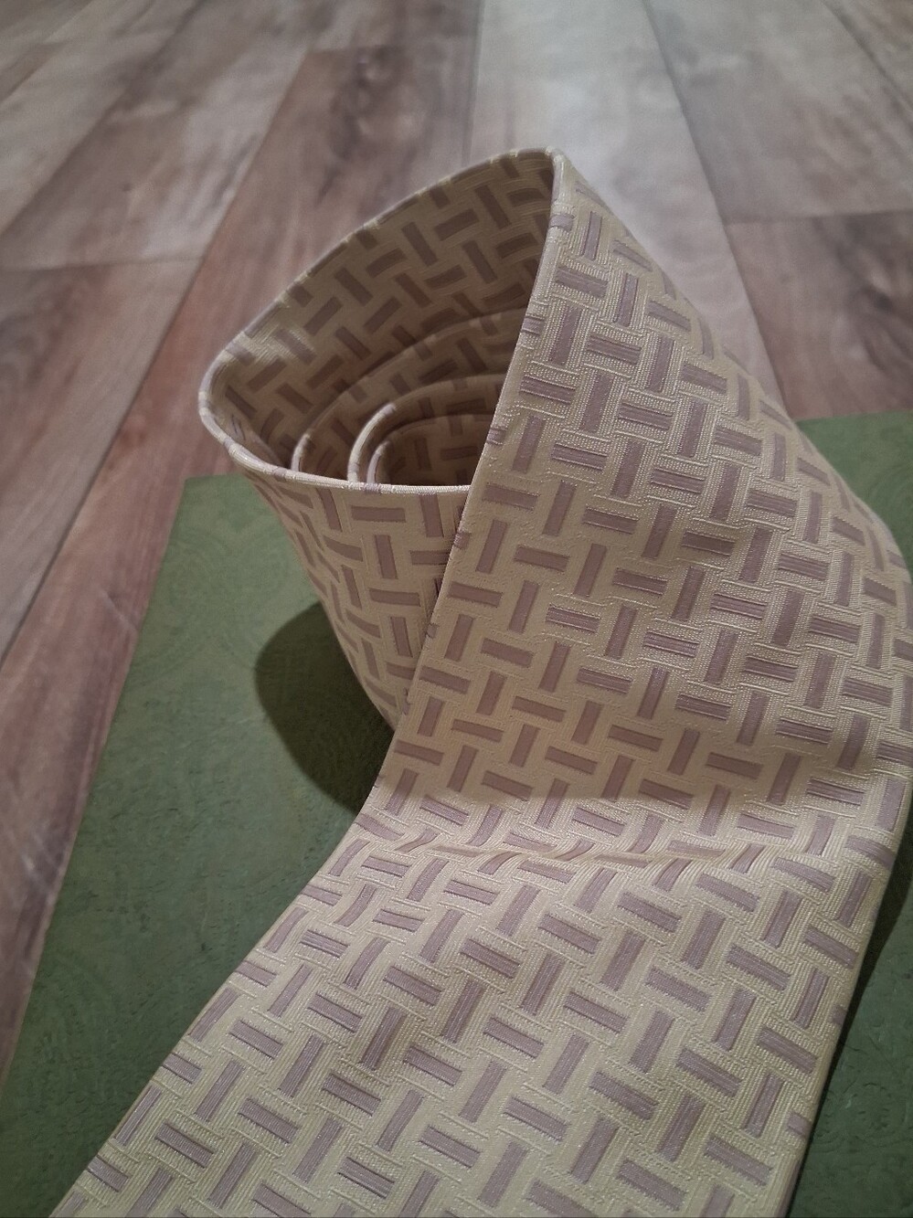 Gucci Beige Geometric Silk Tie - Picture 3 of 8
